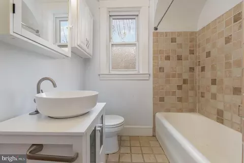 Bath - 3014 Beverly Rd, Baltimore, MD 21214 photo 1 of 2