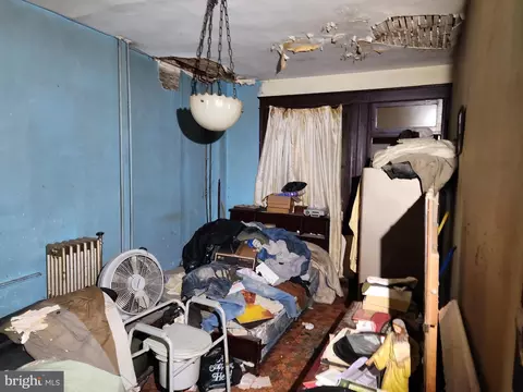 Bedroom - 1225 Oakhurst Pl, Baltimore, MD 21216 photo 1 of 2