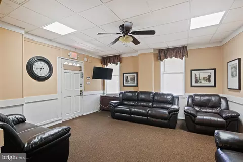 Living - 3333 Alto Rd, Baltimore, MD 21216 photo 2 of 3