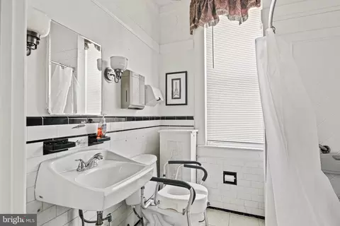 Bath - 3333 Alto Rd, Baltimore, MD 21216 photo 2 of 3