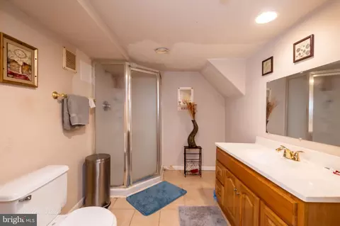 Bath - 4815 Laurel Ave, Baltimore, MD 21215 photo 3 of 4