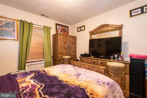 Bedroom - 4815 Laurel Ave, Baltimore, MD 21215 photo 2 of 4