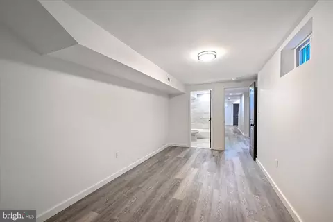 Entry Way - 1805 N Caroline St, Baltimore, MD 21213 photo 3 of 4