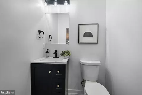Bath - 1805 N Caroline St, Baltimore, MD 21213 photo 1 of 5