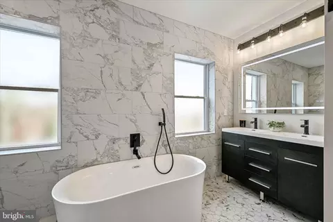 Bath - 1805 N Caroline St, Baltimore, MD 21213 photo 4 of 5