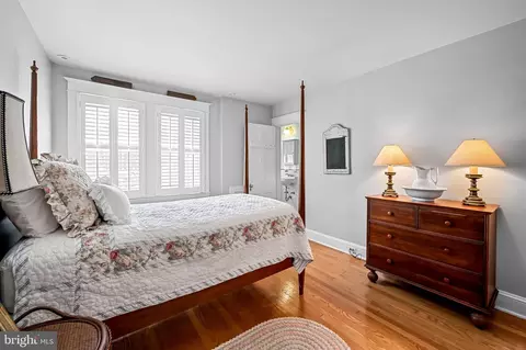 Bedroom - 209 Ridgemede Rd, Baltimore, MD 21210 photo 3 of 11
