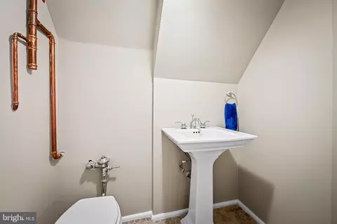 Bath - 209 Ridgemede Rd, Baltimore, MD 21210 photo 4 of 4