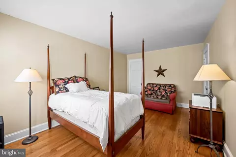 Bedroom - 209 Ridgemede Rd, Baltimore, MD 21210 photo 6 of 11