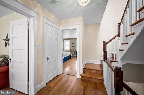 Entry Way - 209 Ridgemede Rd, Baltimore, MD 21210 photo 2 of 4