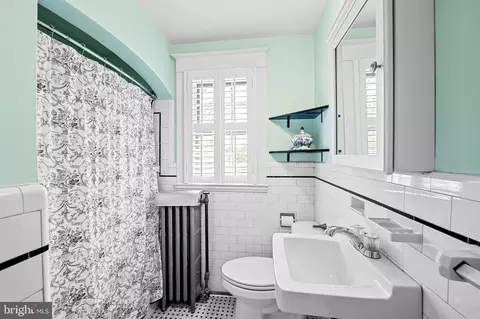 Bath - 209 Ridgemede Rd, Baltimore, MD 21210 photo 1 of 4
