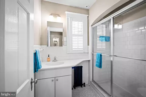 Bath - 209 Ridgemede Rd, Baltimore, MD 21210 photo 2 of 4
