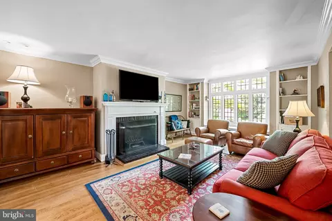 Living - 209 Ridgemede Rd, Baltimore, MD 21210 photo 3 of 4