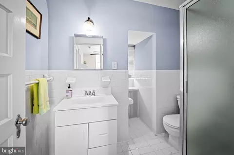 Bath - 209 Ridgemede Rd, Baltimore, MD 21210 photo 3 of 4