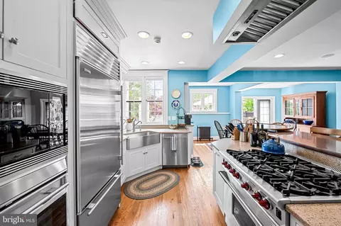 Kitchen - 209 Ridgemede Rd, Baltimore, MD 21210 photo 5 of 7