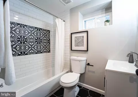 Bath - 714 E 41st St, Baltimore, MD 21218 photo 4 of 6