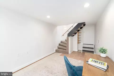 Entry Way - 2808 E Fairmount Ave E, Baltimore, MD 21224 photo 4 of 4