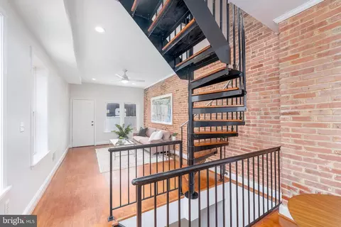 Entry Way - 2808 E Fairmount Ave E, Baltimore, MD 21224 photo 3 of 4