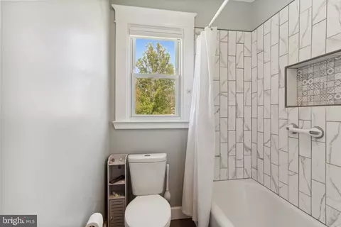 Bath - 2602 Hemlock Ave, Baltimore, MD 21214 photo 2 of 2
