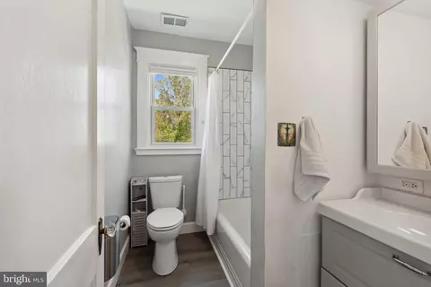 Bath - 2602 Hemlock Ave, Baltimore, MD 21214 photo 1 of 2