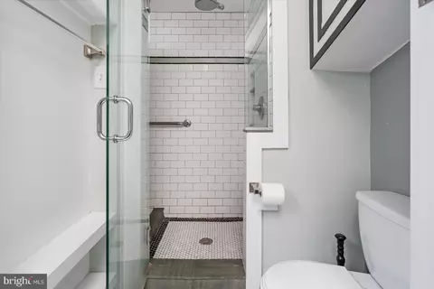 Bath - 902 Harden Ct, Baltimore, MD 21230 photo 4 of 5