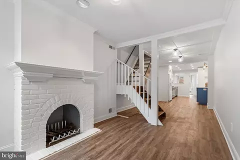 Living - 902 Harden Ct, Baltimore, MD 21230 photo 1 of 2