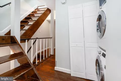 Entry Way - 902 Harden Ct, Baltimore, MD 21230 photo 5 of 7