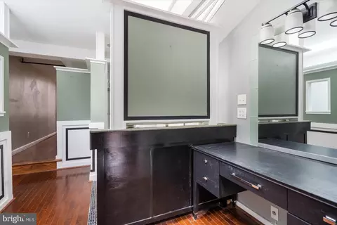 Living - 902 Harden Ct, Baltimore, MD 21230 photo 2 of 2
