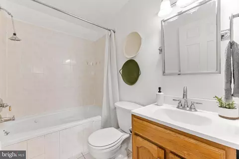 Bath - 1607 Patapsco St, Baltimore, MD 21230 photo 2 of 4