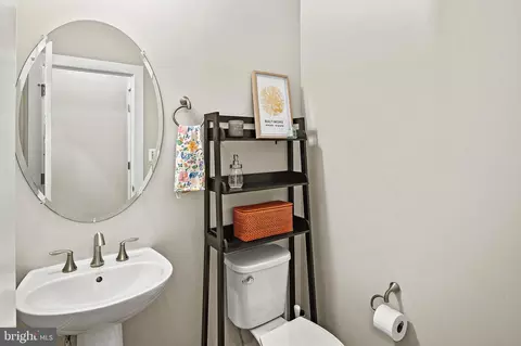 Bath - 4001 Harmony Ct, Baltimore, MD 21224 photo 1 of 5