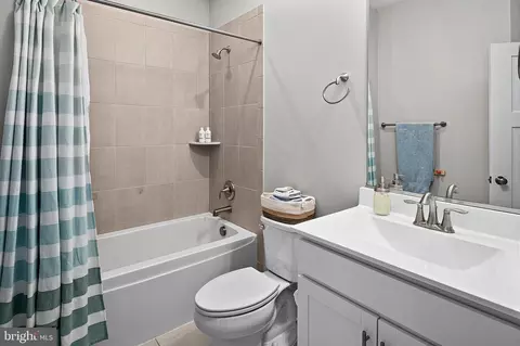 Bath - 4001 Harmony Ct, Baltimore, MD 21224 photo 4 of 5