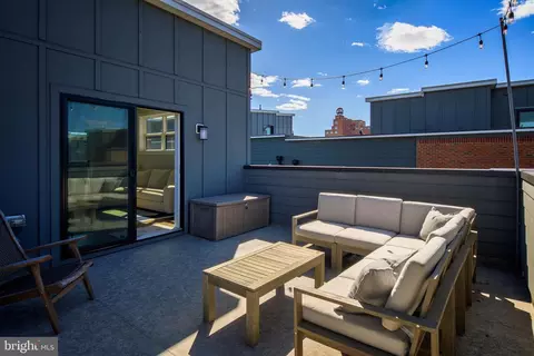 Exterior - 4001 Harmony Ct, Baltimore, MD 21224 photo 7 of 13