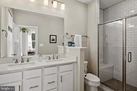 Bath - 4001 Harmony Ct, Baltimore, MD 21224 photo 2 of 5