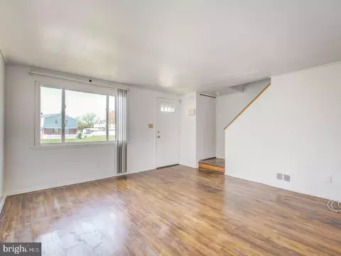 5205 Saybrook Rd, Baltimore, MD 21206 photo 2