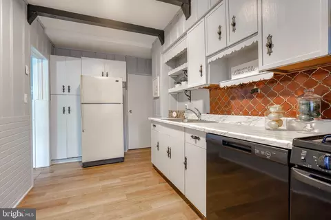 Kitchen - 6006 Hillen Rd, Baltimore, MD 21239 photo 5 of 5