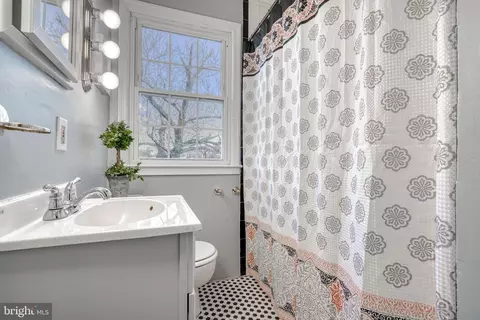 Bath - 6006 Hillen Rd, Baltimore, MD 21239 photo 3 of 7