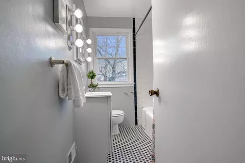 Bath - 6006 Hillen Rd, Baltimore, MD 21239 photo 5 of 7