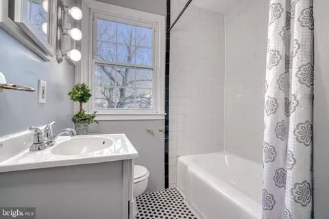 Bath - 6006 Hillen Rd, Baltimore, MD 21239 photo 4 of 7