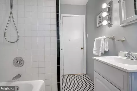 Bath - 6006 Hillen Rd, Baltimore, MD 21239 photo 6 of 7
