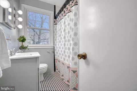 Bath - 6006 Hillen Rd, Baltimore, MD 21239 photo 2 of 7