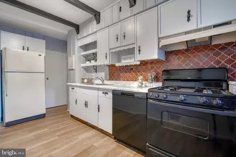Kitchen - 6006 Hillen Rd, Baltimore, MD 21239 photo 4 of 5