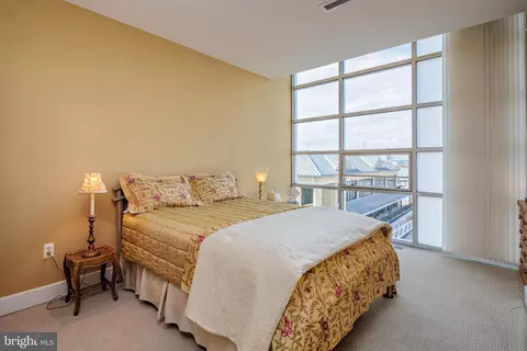 Bedroom - 2772 Lighthouse Pt E #316, Baltimore, MD 21224 photo 8 of 10
