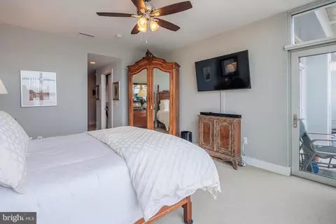 Bedroom - 2772 Lighthouse Pt E #316, Baltimore, MD 21224 photo 5 of 10