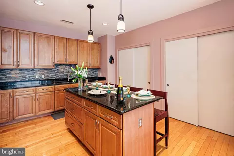 Kitchen - 2772 Lighthouse Pt E #316, Baltimore, MD 21224 photo 3 of 5