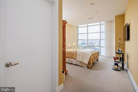 Bedroom - 2772 Lighthouse Pt E #316, Baltimore, MD 21224 photo 7 of 10