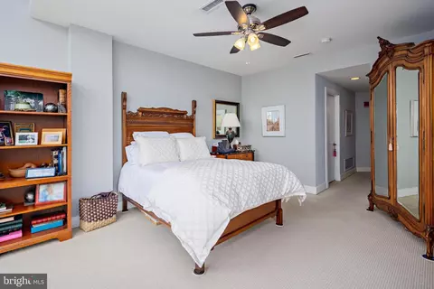Bedroom - 2772 Lighthouse Pt E #316, Baltimore, MD 21224 photo 4 of 10