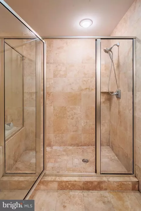 Bath - 2772 Lighthouse Pt E #316, Baltimore, MD 21224 photo 6 of 8