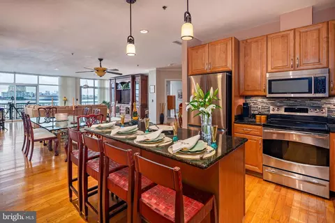 Kitchen - 2772 Lighthouse Pt E #316, Baltimore, MD 21224 photo 2 of 5