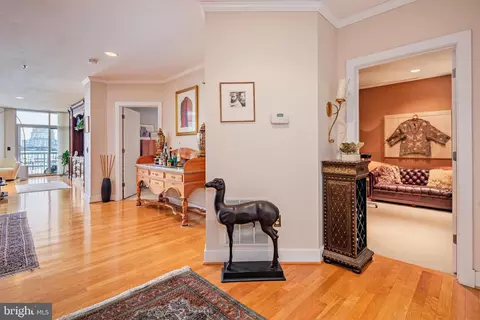 Living - 2772 Lighthouse Pt E #316, Baltimore, MD 21224 photo 1 of 9