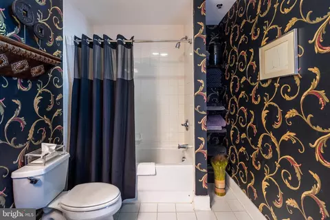 Bath - 2772 Lighthouse Pt E #316, Baltimore, MD 21224 photo 8 of 8
