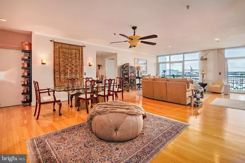 Living - 2772 Lighthouse Pt E #316, Baltimore, MD 21224 photo 2 of 9